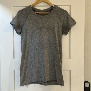 Lululemon size 10 gray top. No tag